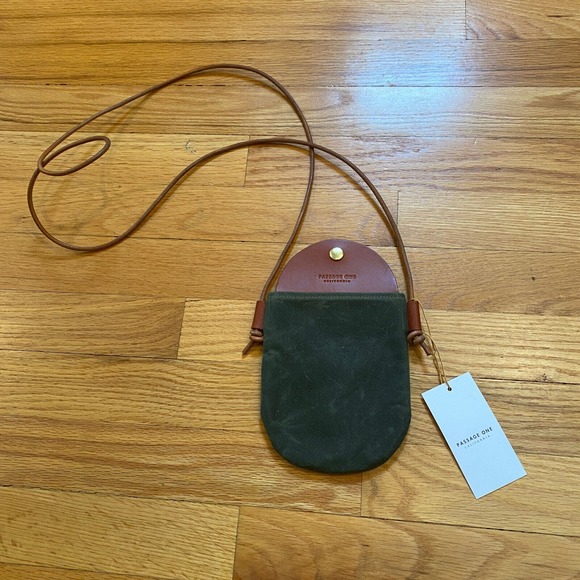 NWT Passage One Bali Mini Crossbody Phone Holder Waxed Canvas Olive Leather Snap - Picture 1 of 8